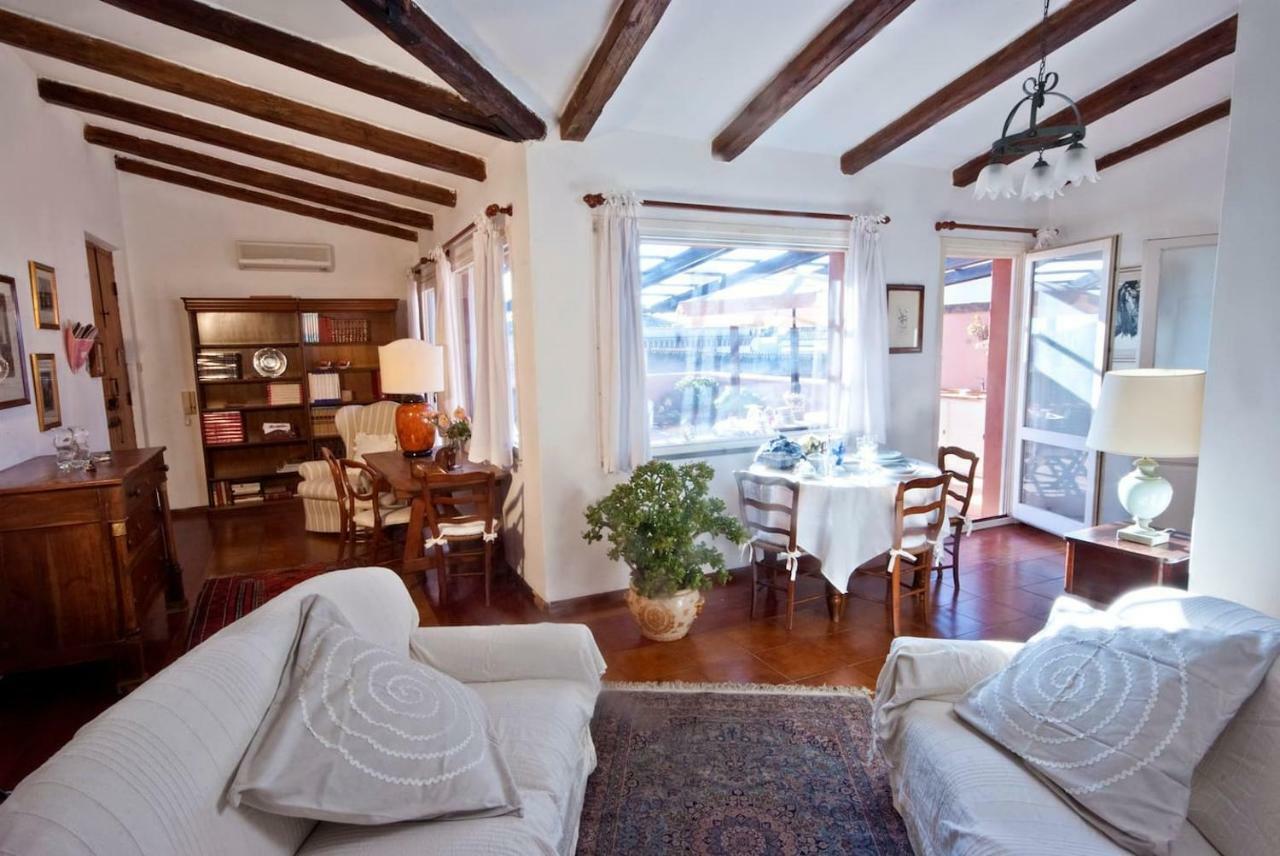 شقة Attico In Centro Con Vista Della Torre - Cozy Penthouse Facing To The Tower أوريستانو المظهر الخارجي الصورة
