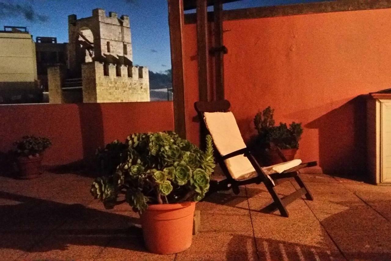 شقة Attico In Centro Con Vista Della Torre - Cozy Penthouse Facing To The Tower أوريستانو المظهر الخارجي الصورة